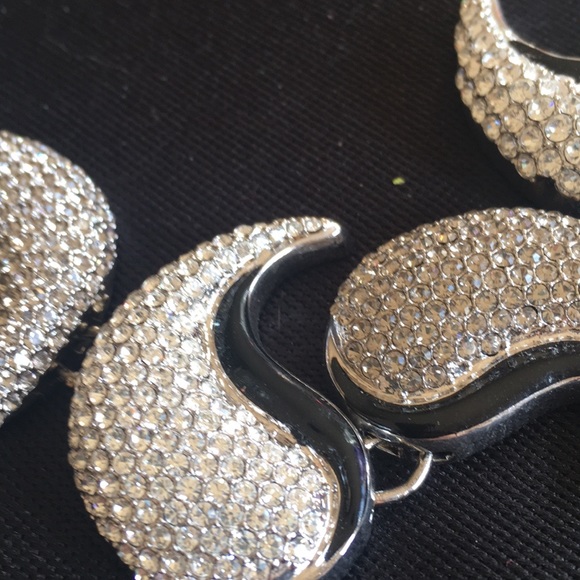 Akkad Beautiful Swirl Necklace - Picture 3 of 3